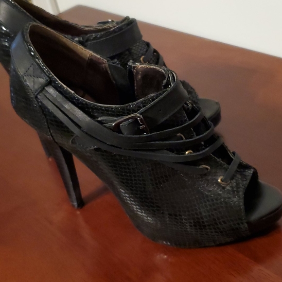 Gabriella Rocha booties, size 6 - Picture 4 of 5